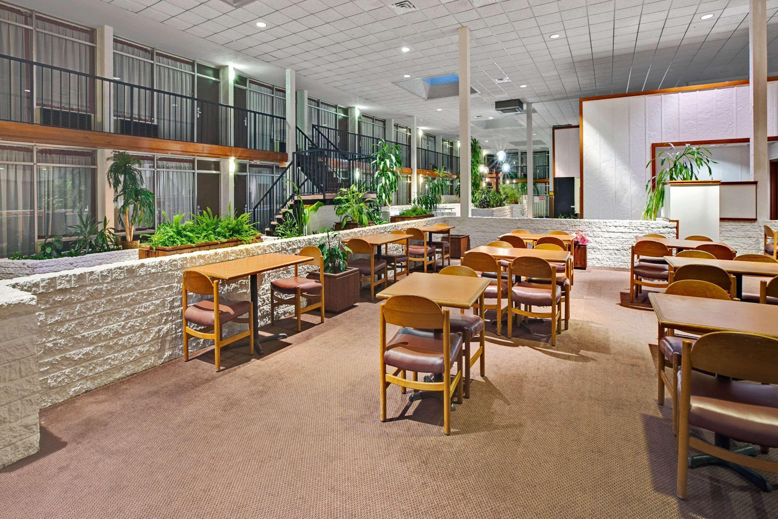 ซูเปอร์ 8 บาย วินด์แฮม นอร์แมน Hotel ภายนอก รูปภาพ