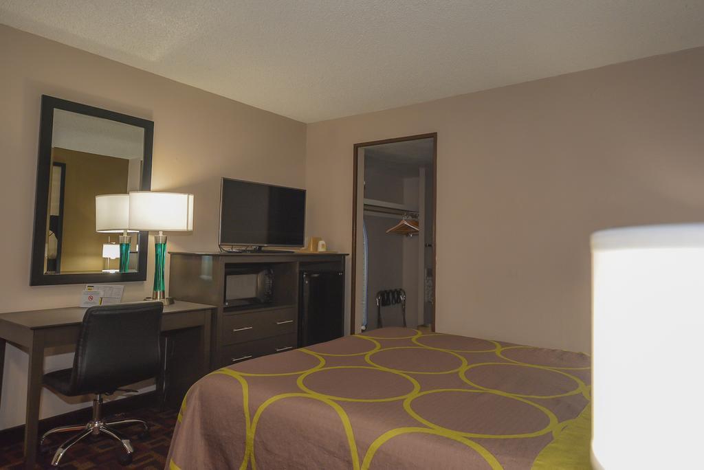 ซูเปอร์ 8 บาย วินด์แฮม นอร์แมน Hotel ภายนอก รูปภาพ
