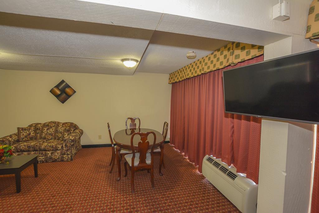 ซูเปอร์ 8 บาย วินด์แฮม นอร์แมน Hotel ภายนอก รูปภาพ
