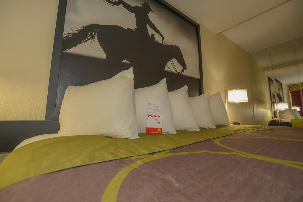 ซูเปอร์ 8 บาย วินด์แฮม นอร์แมน Hotel ภายนอก รูปภาพ