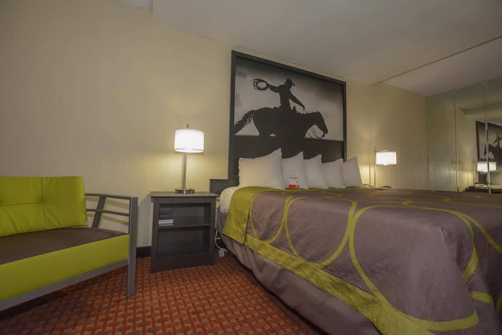 ซูเปอร์ 8 บาย วินด์แฮม นอร์แมน Hotel ภายนอก รูปภาพ